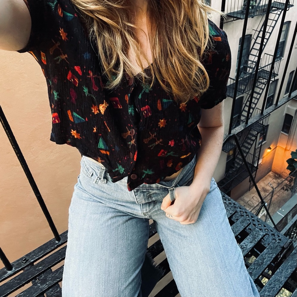 XTRA SMALL BLACK VINTAGE FOLKSY PRINT CROPPED BLOUSE